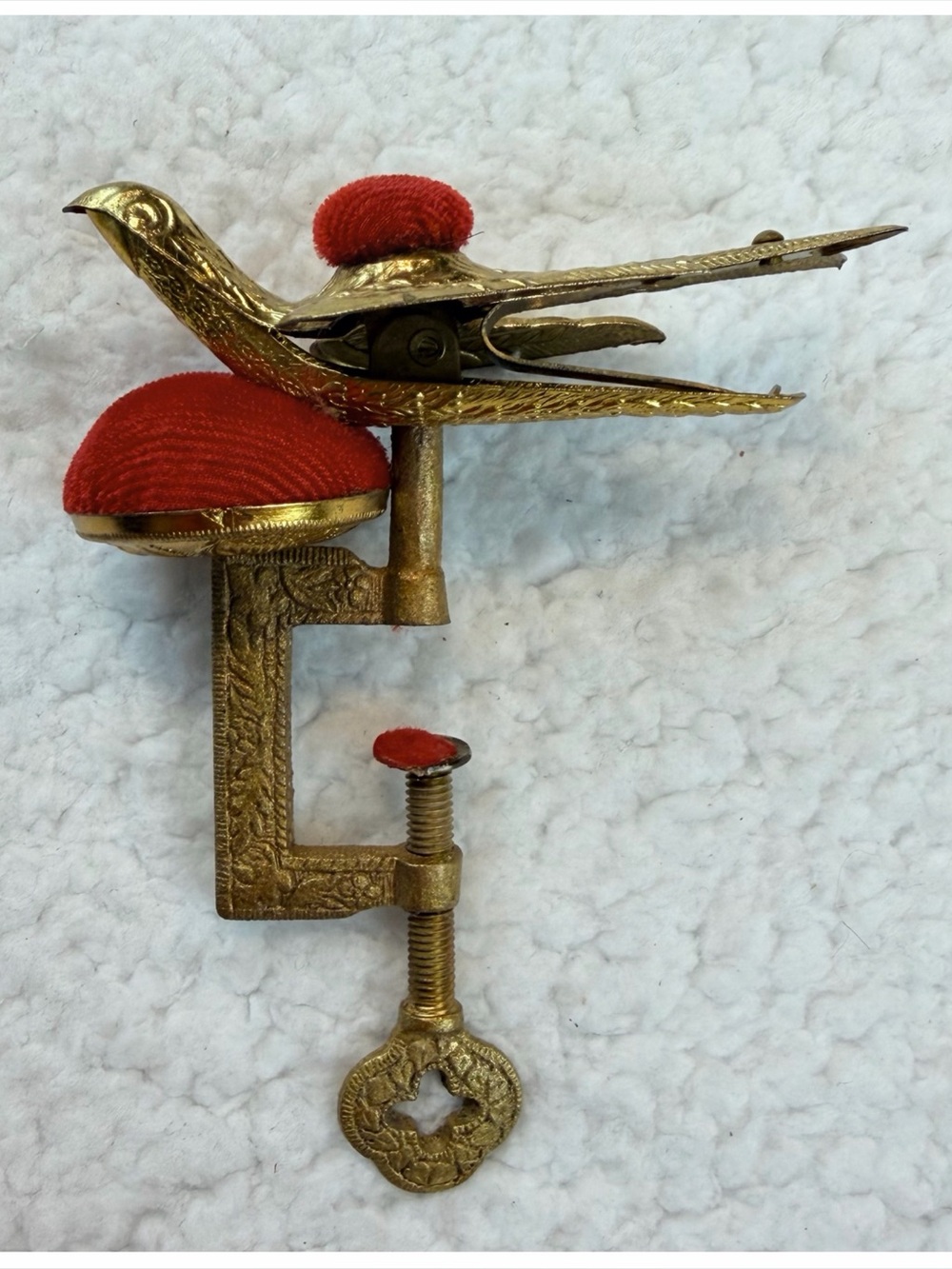 (VTG) Japanese Gold-Tone Ornate Bird Sewing Clamp with Red Pin Cushions, OS - Picture 1 of 16